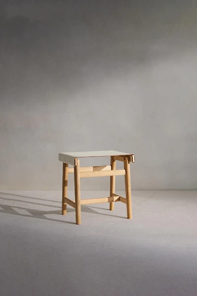 STOOL 01