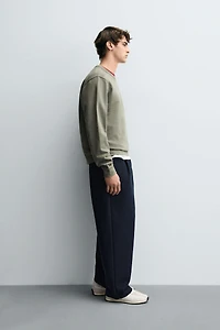 BASIC CREWNECK SWEATSHIRT