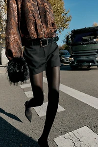 LOW-RISE SKORT WITH BELT