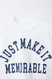 T-SHIRT VARSITY À INSCRIPTION