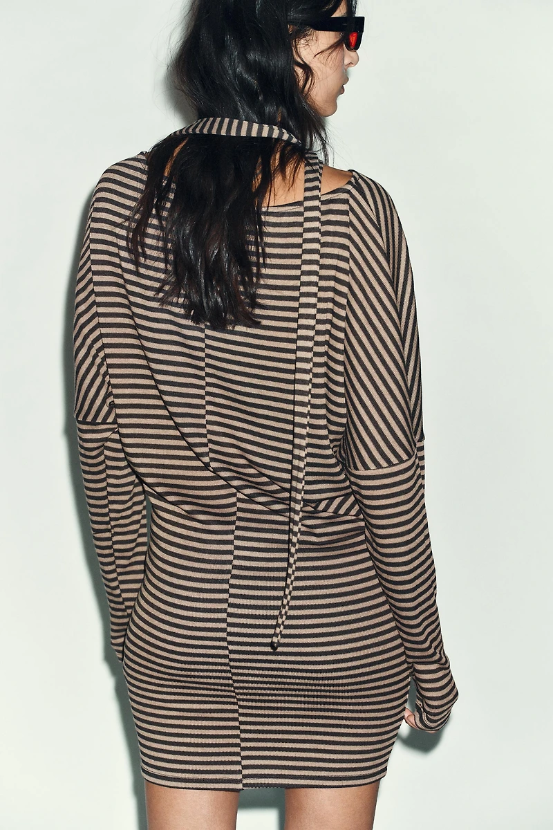 ROBE À RAYURES AVEC CEINTURE