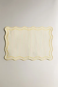 STRIPED SCALLOPED PLACEMAT