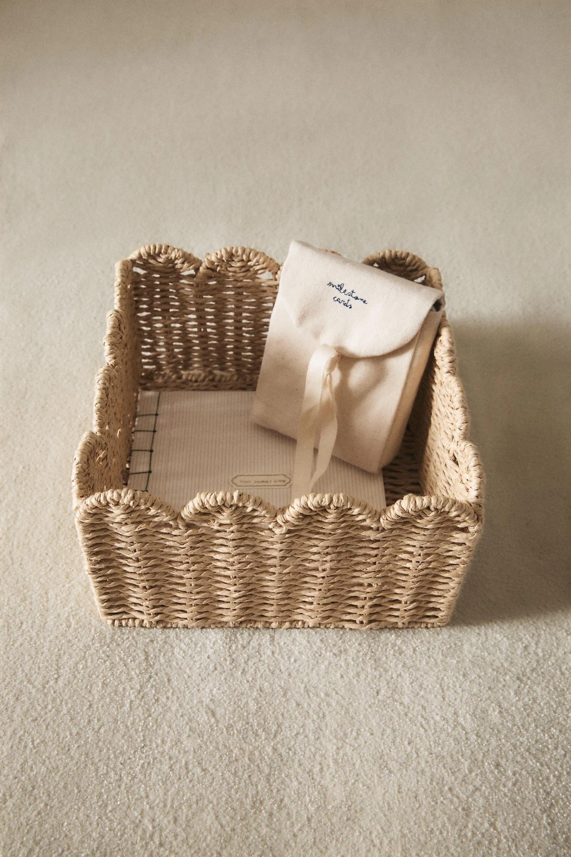 SMALL SCALLOPED BASKET