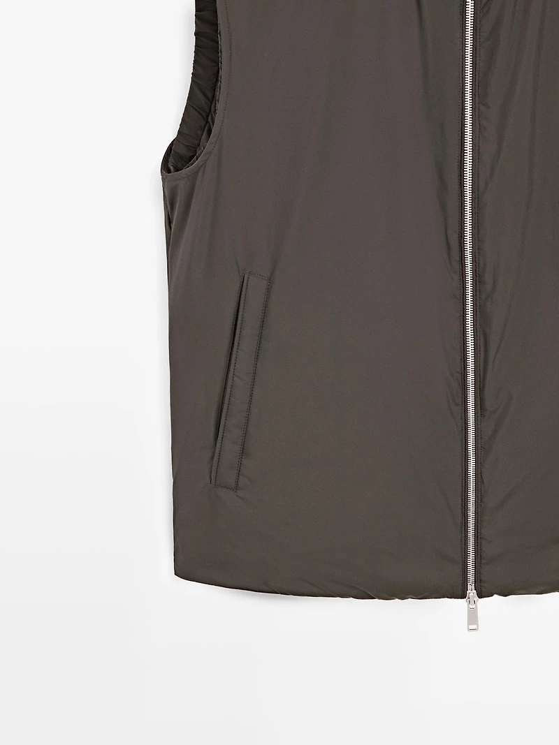 Water-repellent ultra lightweight down blend gilet