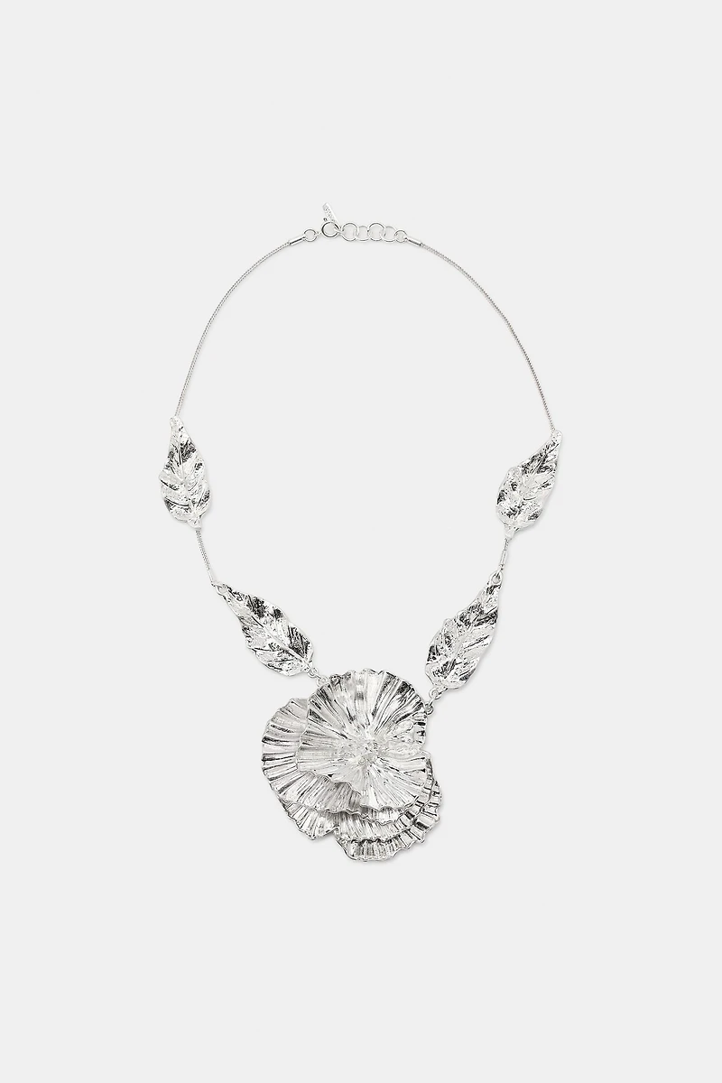 COLLIER FLEURS EN RELIEF