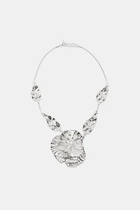 COLLIER FLEURS EN RELIEF