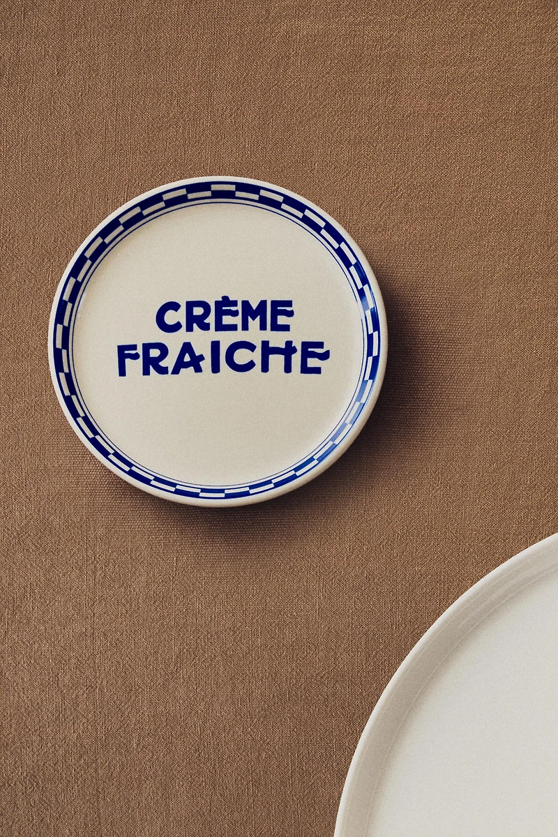 CERAMIC PLATE WITH CRÈME FRAICHE SLOGAN