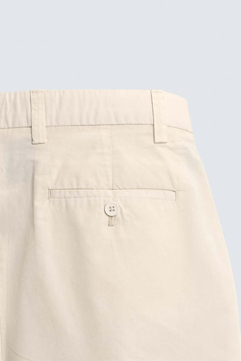 SHORT REGULAR FIT AVEC PLIS