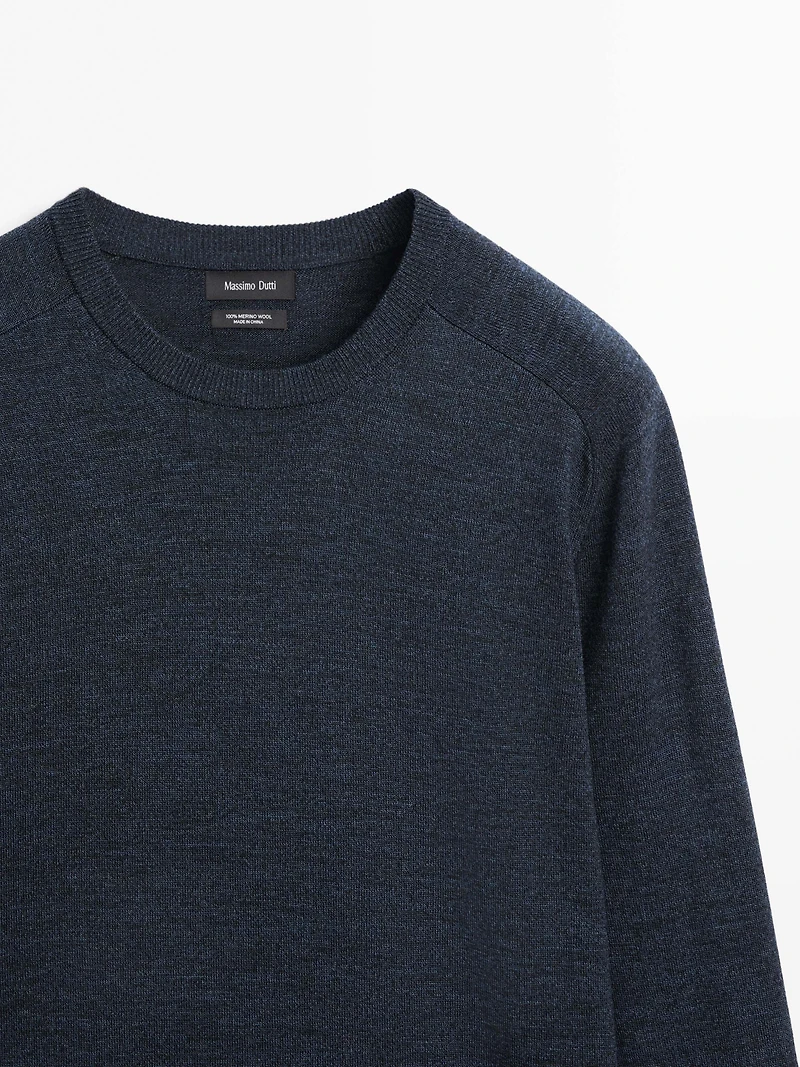 Knit 100% merino wool sweater with crew neck