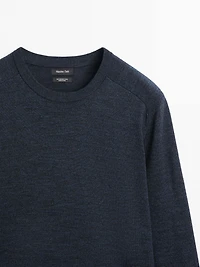 Knit 100% merino wool sweater with crew neck