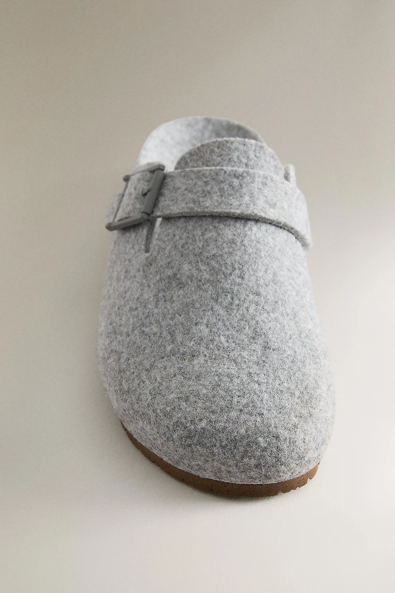FELT BUCKLED CLOG SLIPPERS