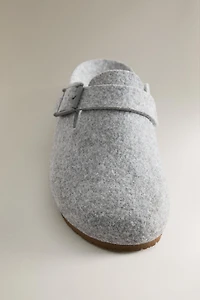FELT BUCKLED CLOG SLIPPERS