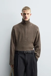 PULL EN MAILLE PERLÉE AVEC COL ZIPPÉ
