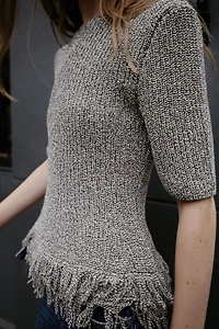 FITTED FRINGED KNIT TOP
