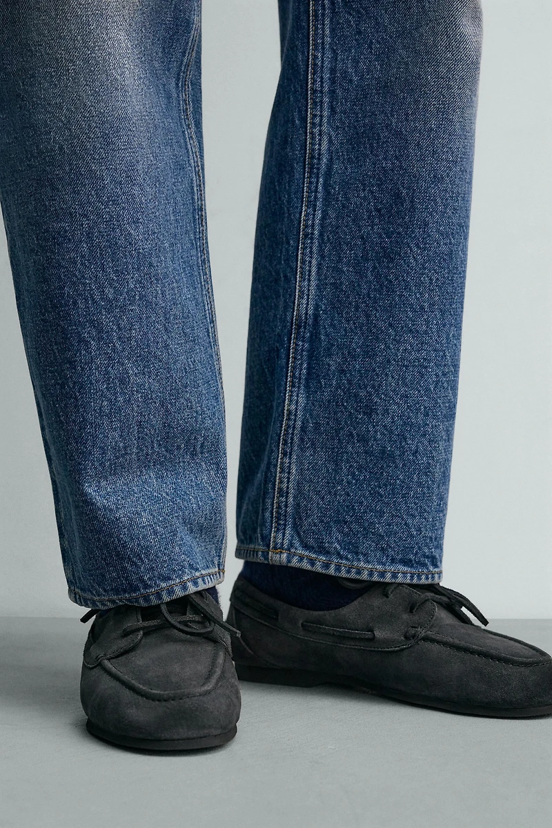 CHAUSSURES BATEAU EN CUIR AVEC SEMELLE VIBRAM® AARON LEVINE X ZARA