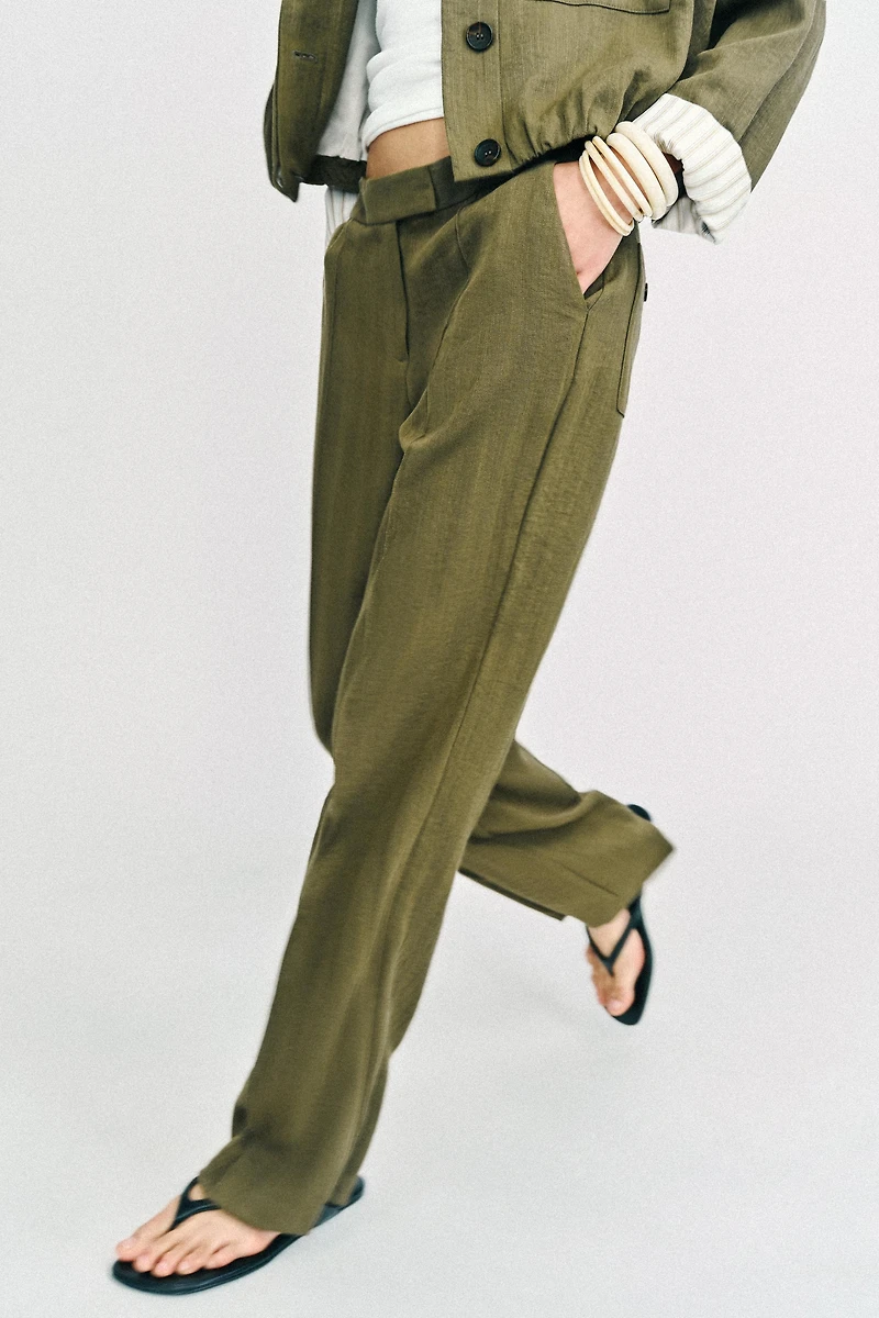 STRAIGHT LEG PIN TUCK PANTS