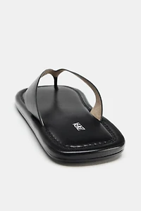 FLAT LEATHER SANDALS