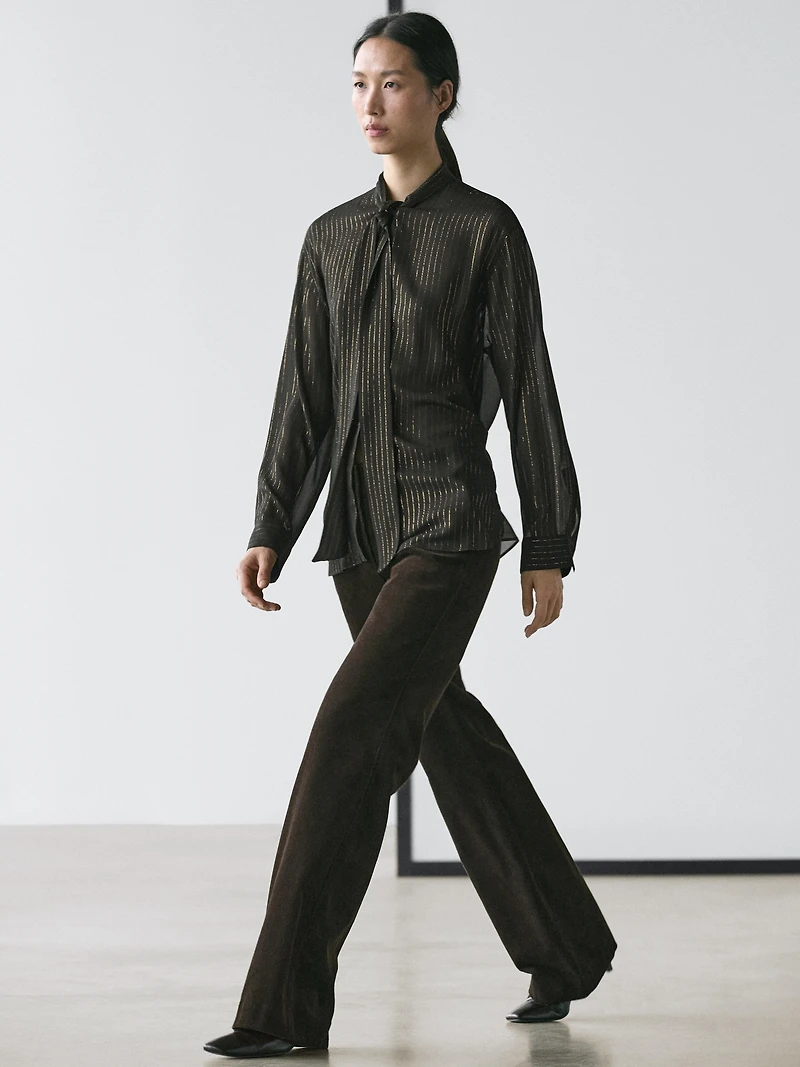 Flowing shirt with scarf collar