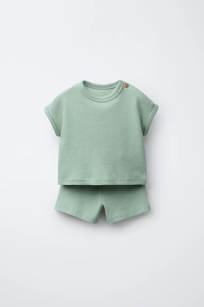 ENSEMBLE T-SHIRT ET BERMUDA GAUFRÉ UNI