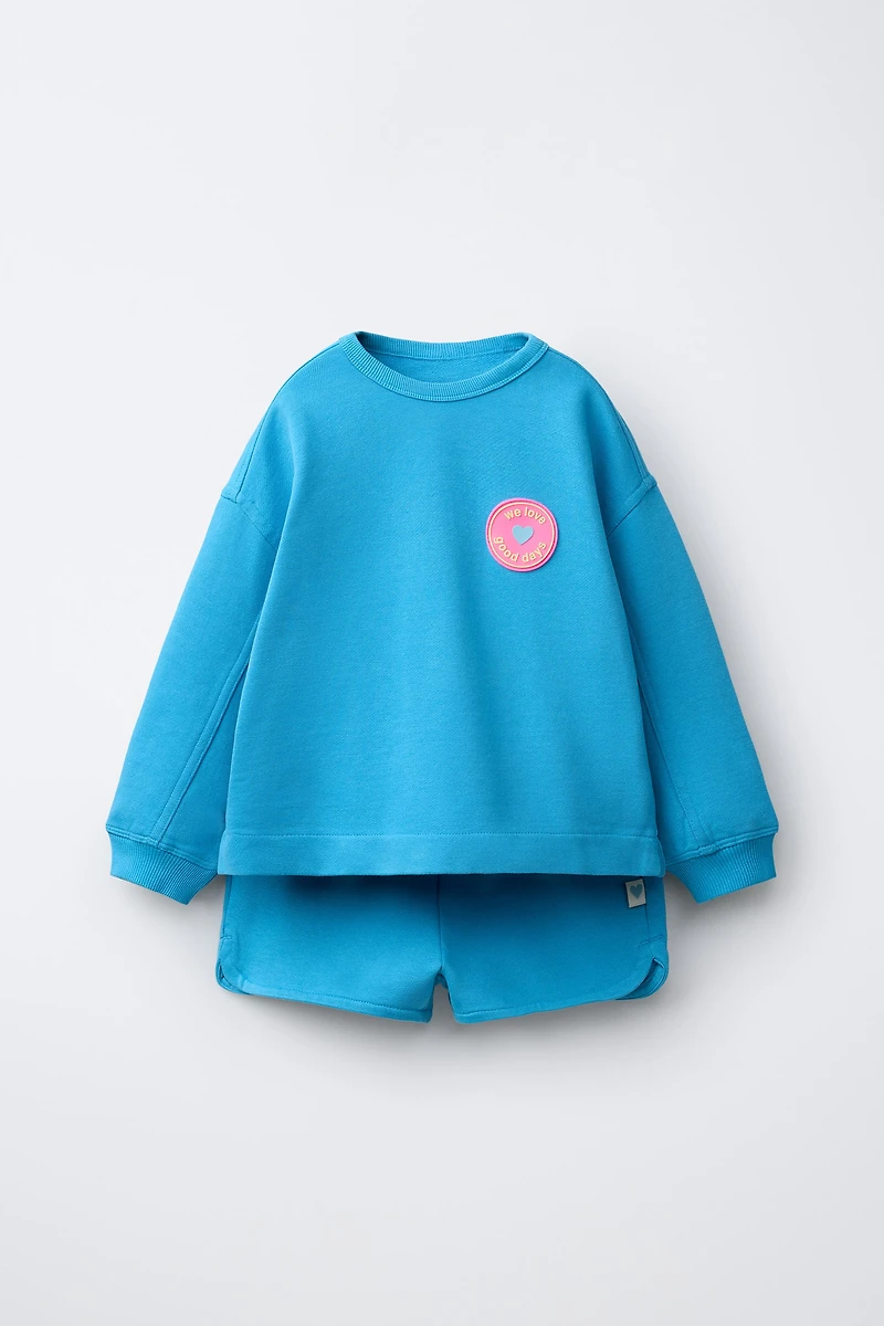 ENSEMBLE SWEAT ET BERMUDA À FLEUR GOMMÉE