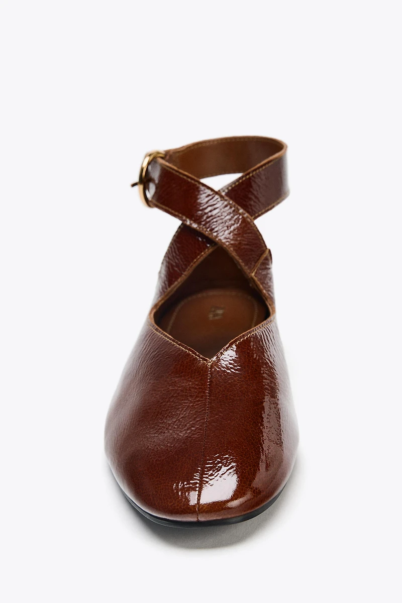 BALLERINES EFFET VERNI BOUCLE