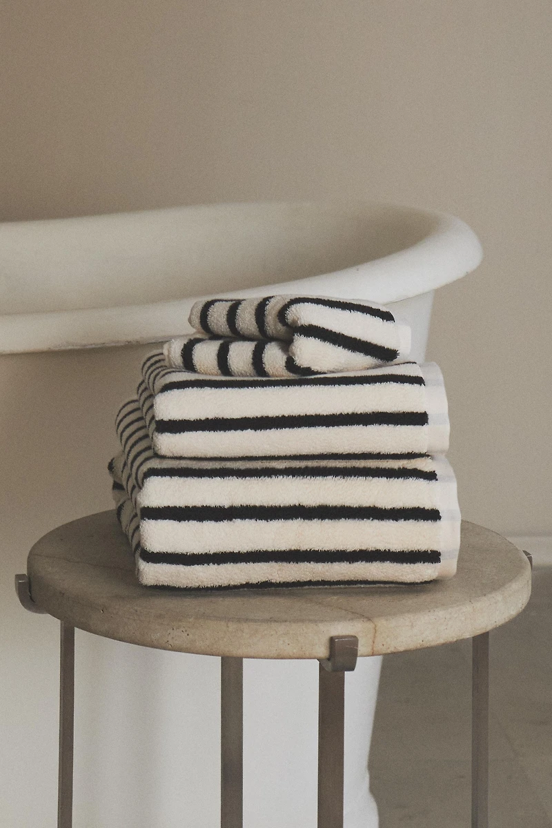 TWO-TONE STRIPED BATH TOWEL