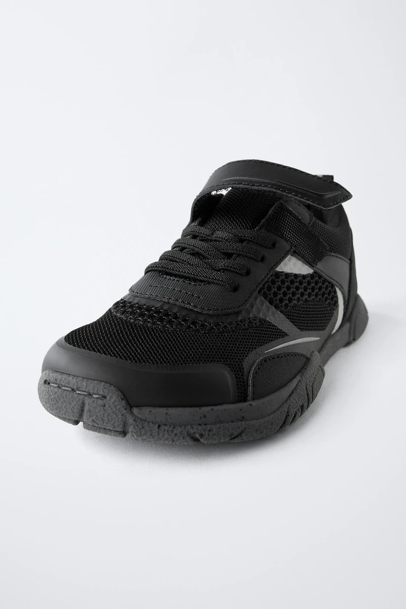 BAREFOOT SNEAKERS