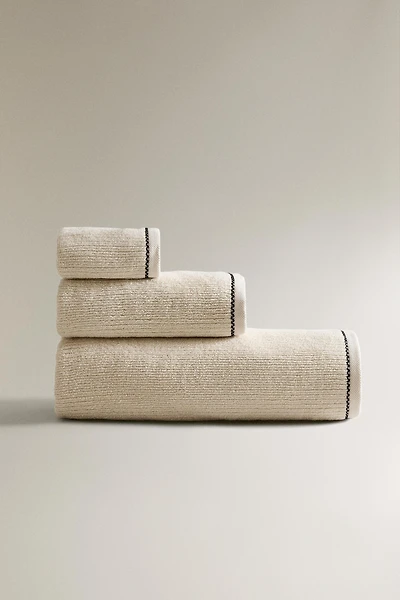 BATH TOWEL WITH TOPSTITCHING