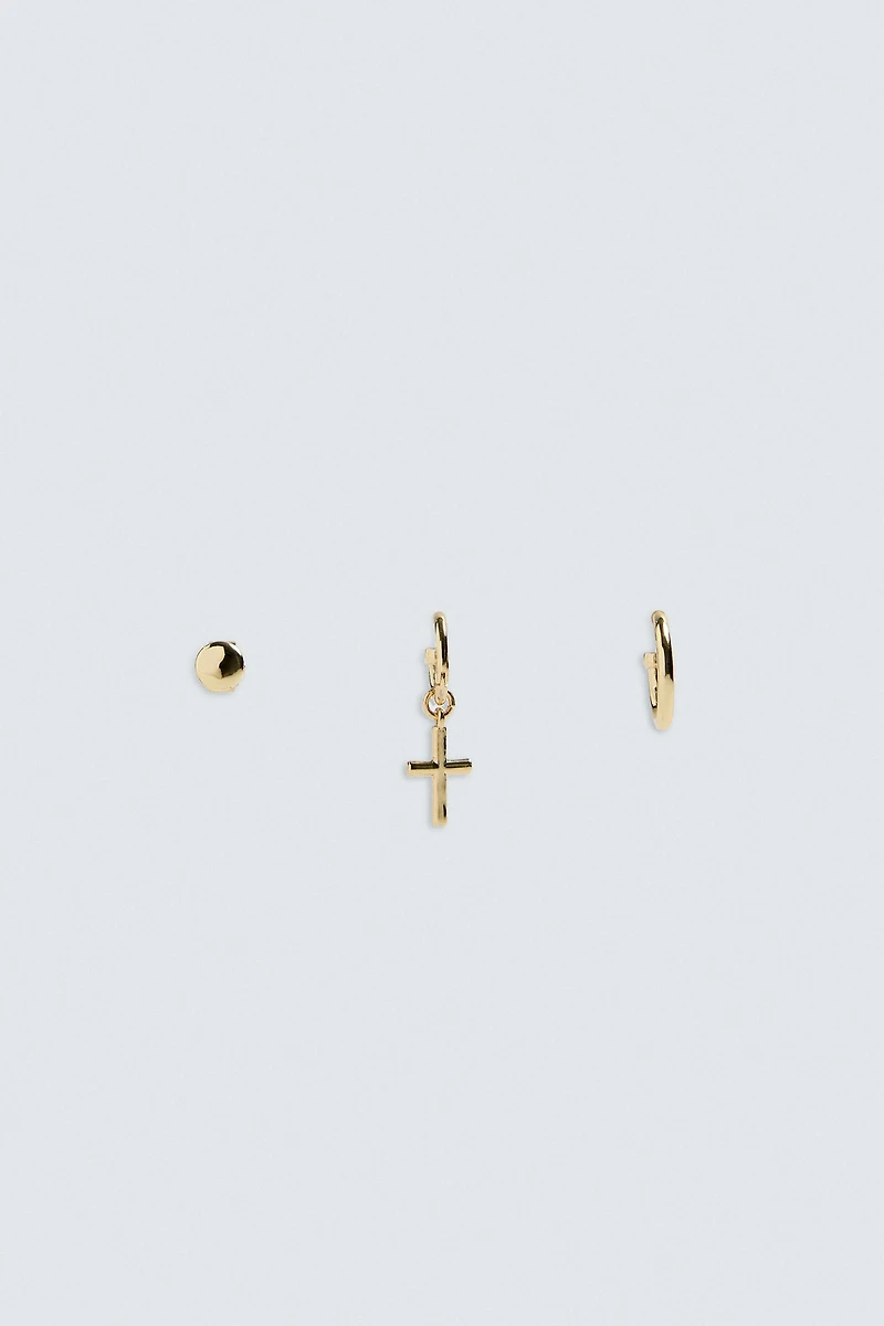 3-PACK OF EARRINGS © OTIS KWAME KYE QUAICOE