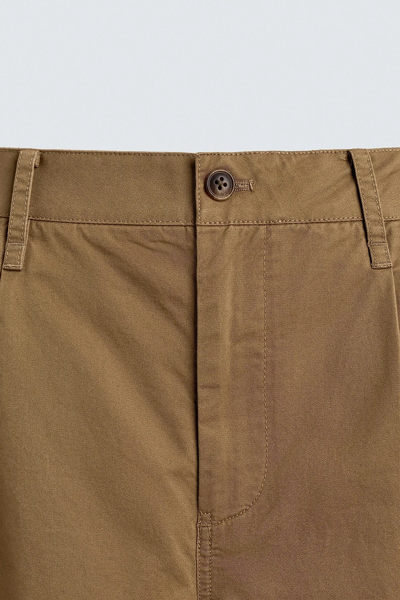PANTALON CHINO COUPE DÉCONTRACTÉE À PLIS