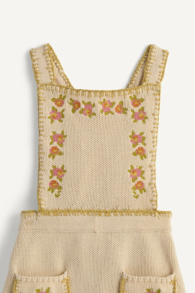 ROBE-SALOPETTE EN MAILLE À FLEURS BRODÉES AU POINT DE CROIX ÉDITION LIMITÉE