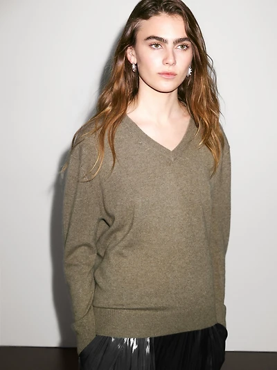 Knit 100% cashmere V-neck sweater