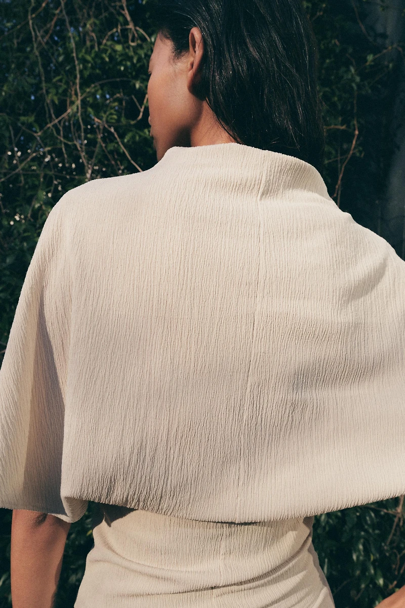 PLEATED TEXTURED TOP