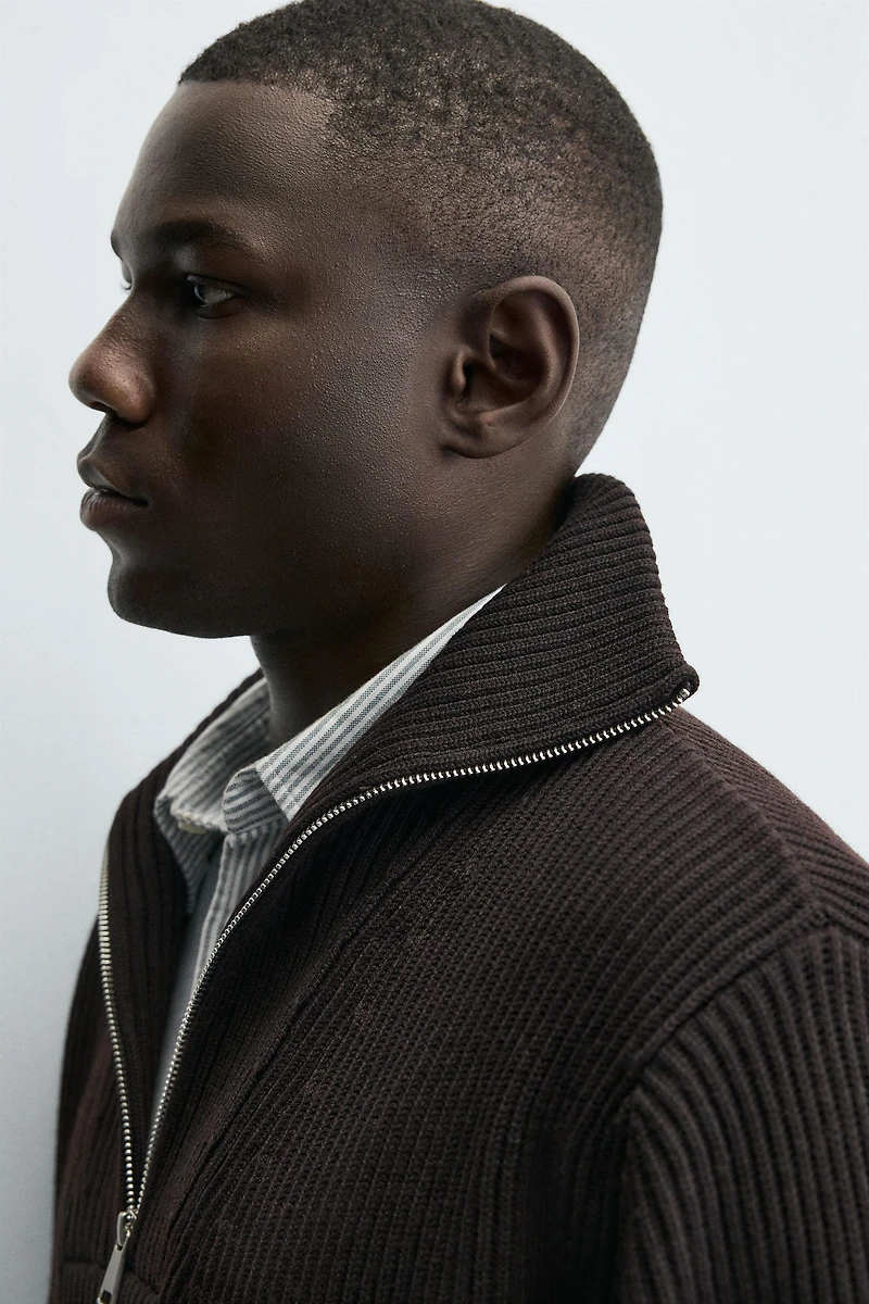 PULL EN MAILLE PERLÉE À COL ZIPPÉ