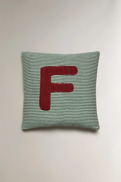 COUSSIN POUR ENFANT BRODÉ LETTRE F