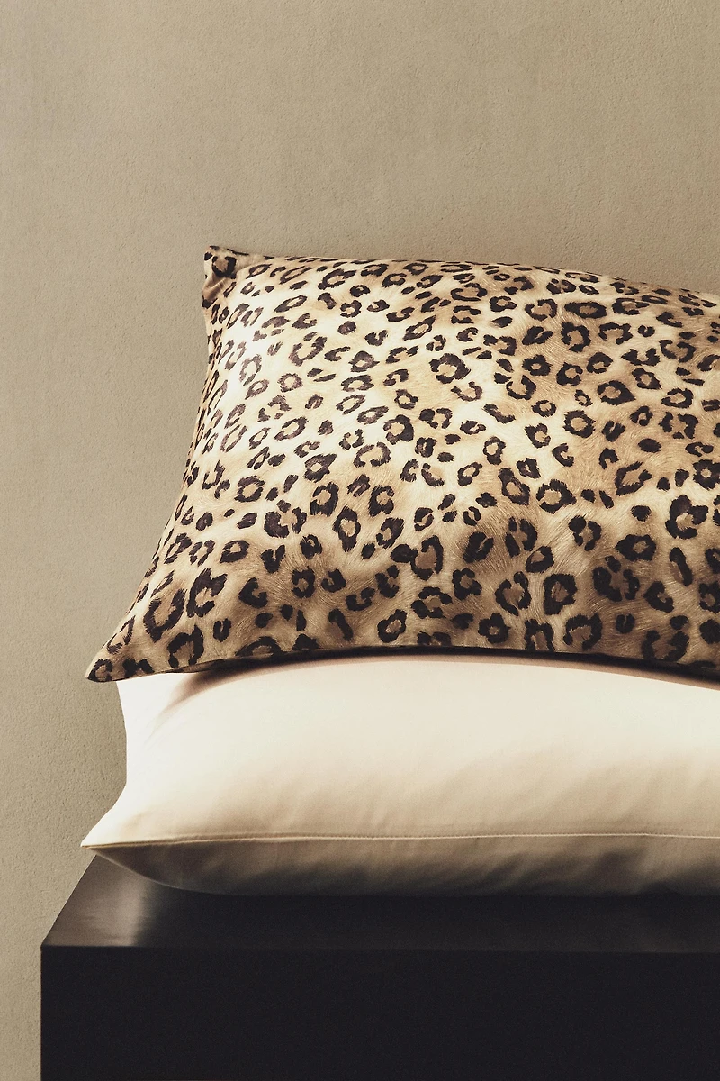 SATEEN PILLOWCASE WITH ANIMAL PRINT