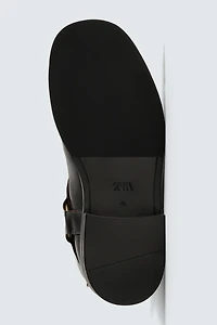 BOTTINES EN CUIR AVEC HARNAIS