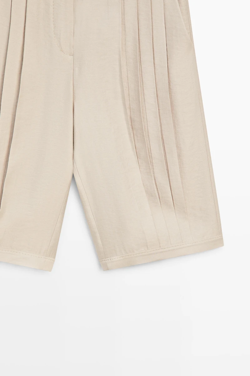 Flowing pleated Bermuda shorts - STUDIO