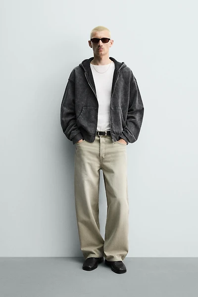 CONTRAST STRAIGHT FIT JEANS
