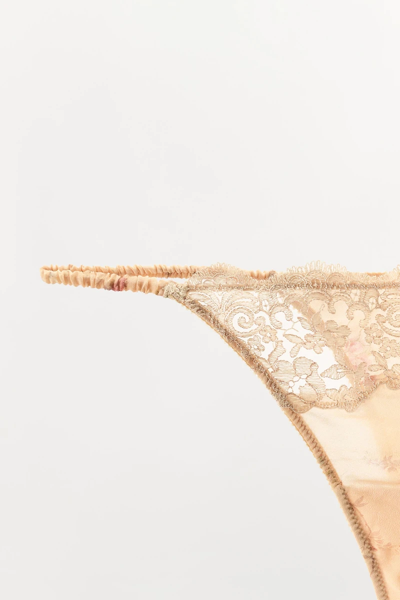 TANGA IMPRIMÉ FLEURS EN DENTELLE