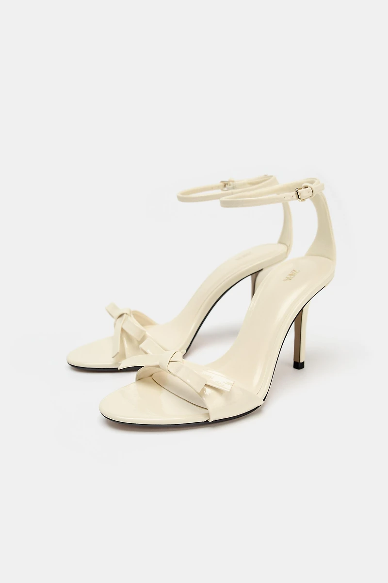 SANDALES À TALONS ET LACET