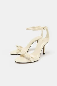 SANDALES À TALONS ET LACET