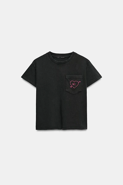 T-SHIRT EFFET DÉLAVÉ À POCHE