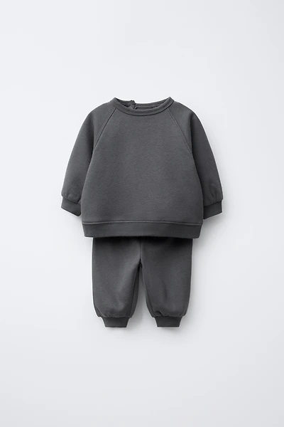 SWEATSHIRT AND JOGGER SET WITH BRUSHED INTERIOR