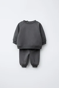 SWEATSHIRT AND JOGGER SET WITH BRUSHED INTERIOR
