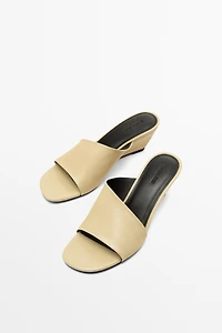 Sandale compensée en cuir souple