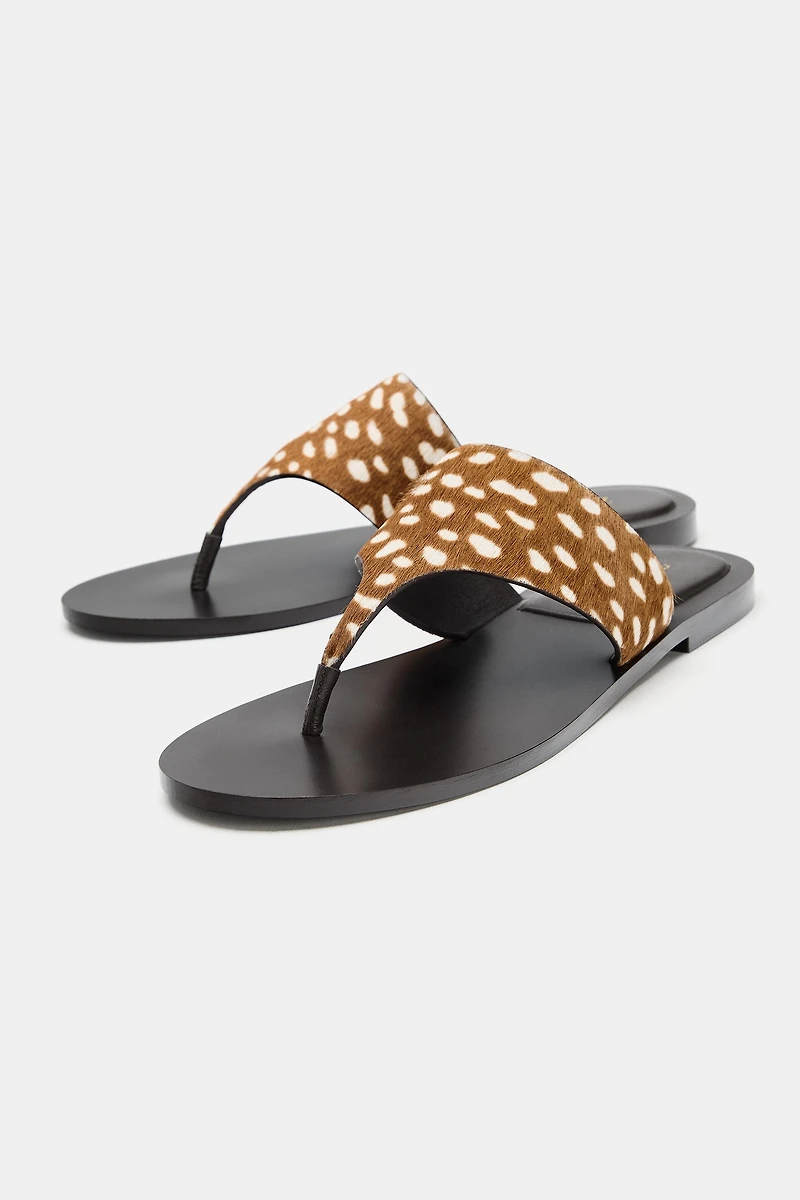 TEXTURED LEATHER FLAT SANDALS