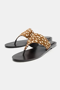 TEXTURED LEATHER FLAT SANDALS