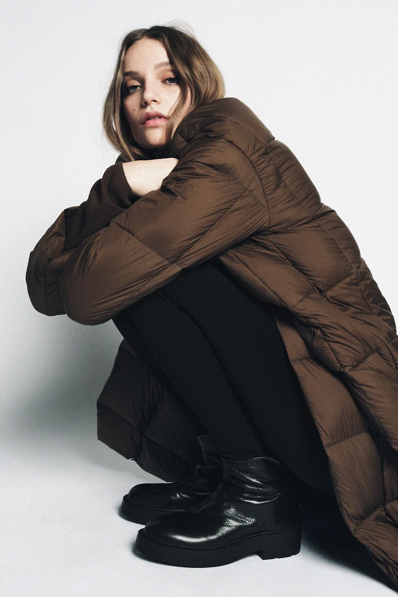 WATER REPELLENT FLAT LEATHER ANKLE BOOTS