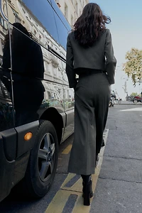 VESTE COURTE À BOUTONNAGE CROISÉ ET RAYURES CRAIE